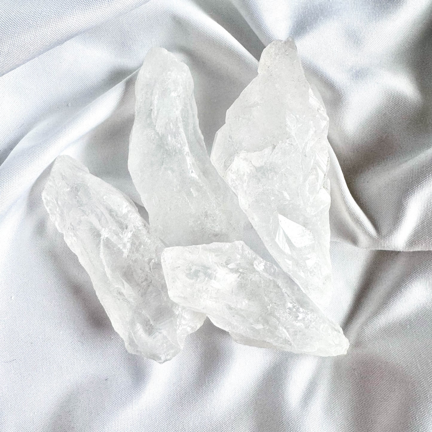 Clear Quartz Lasers focus energy precisely, making them perfect for detailed energy work and healing.