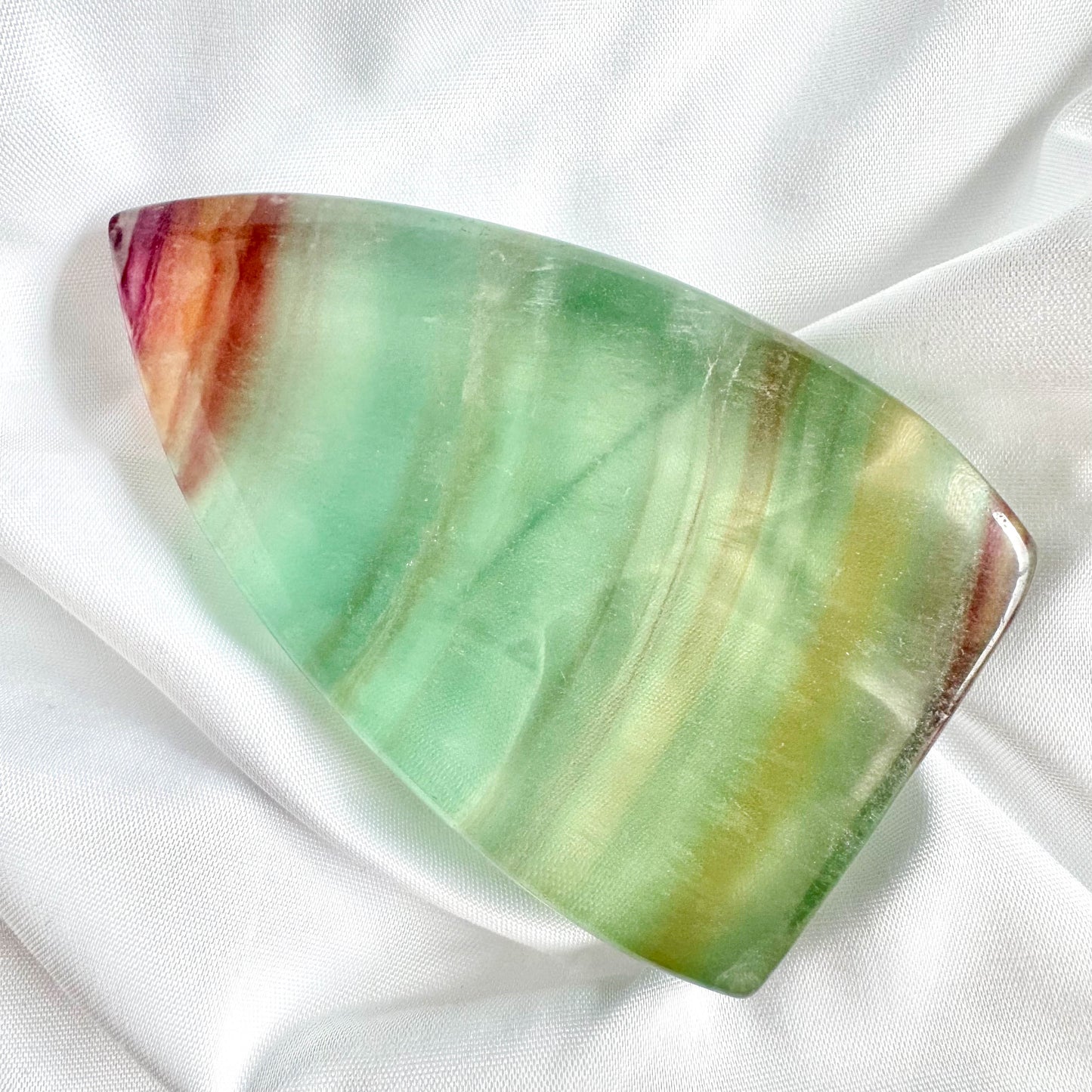 Fluorite is known for its cleansing and healing properties. It brings order and balance to chaos, aids in decision-making, and enhances mental clarity.