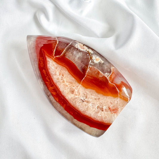 Red Agate Druzy Flame is a powerful protective stone that shields against negativity while enhancing personal power. It promotes courage, strength, and vitality.