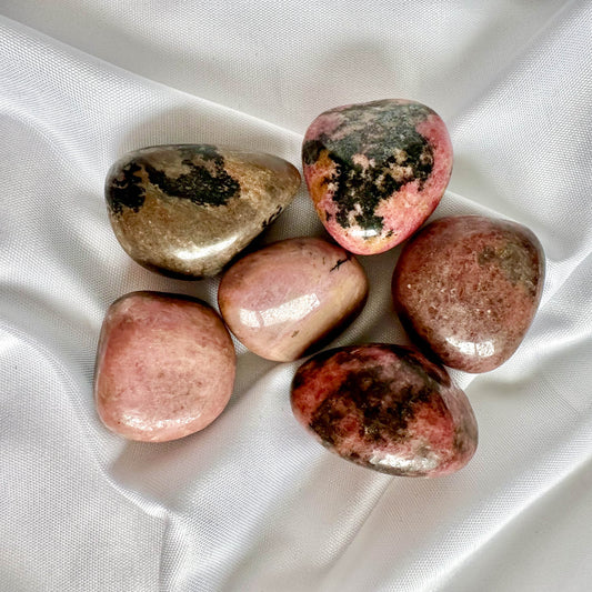 Rhodonite is a stone of compassion and emotional healing. It balances emotions and nurtures love and forgiveness.