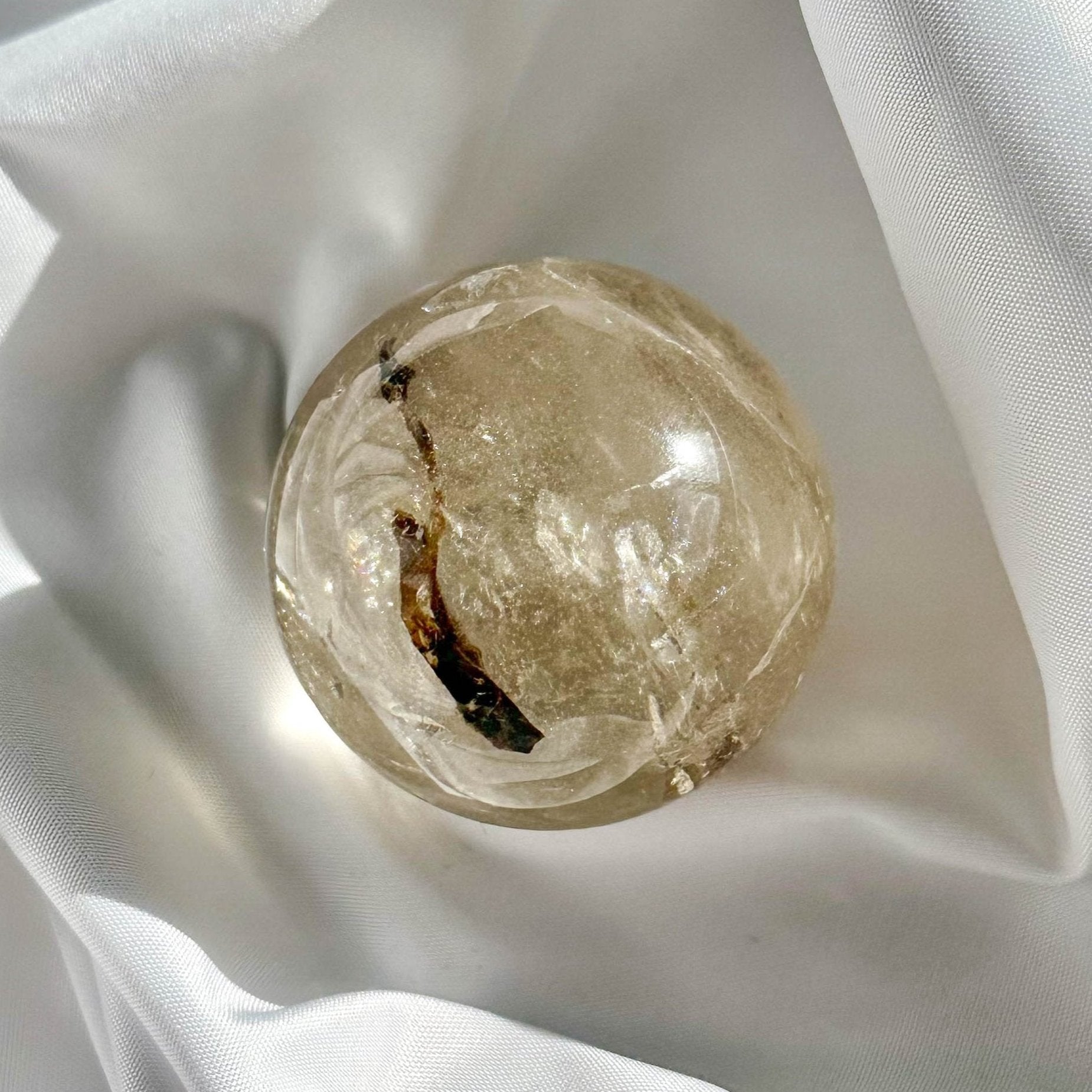 Crystals for  enhances emotional resilience, clarity, and stress relief.