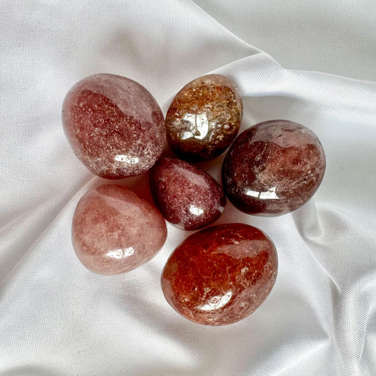 Strawberry Quartz is celebrated for its gentle healing and uplifting properties. It promotes love, joy, and emotional balance while cleansing and aligning the heart chakra.