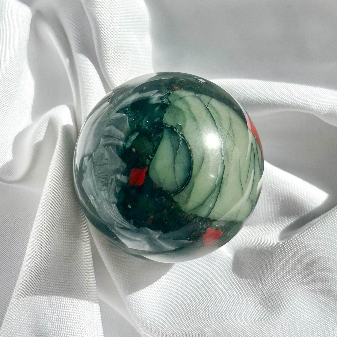 Bloodstone - Meaning, Healing Properties & Benefits - crystal qi