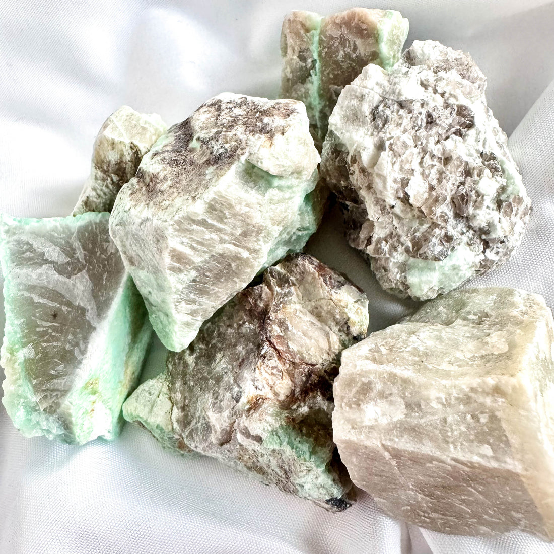 Moonstone - Meaning, Healing Properties & Benefits