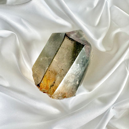 Green Phantom Quartz is known for its powerful ability to foster growth and personal transformation. It aids in healing past traumas, encourages spiritual development, and promotes a connection to nature. 