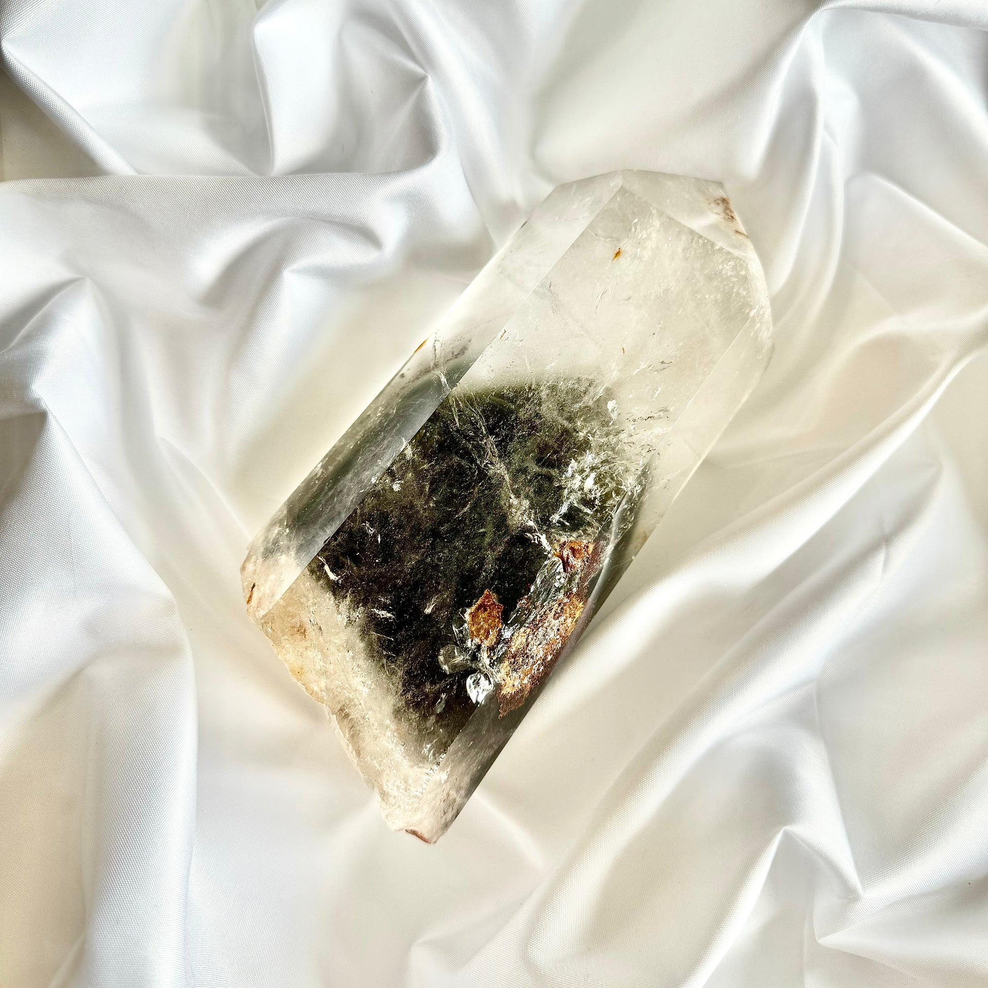 Green Phantom Quartz is known for its powerful ability to foster growth and personal transformation. It aids in healing past traumas, encourages spiritual development, and promotes a connection to nature. 