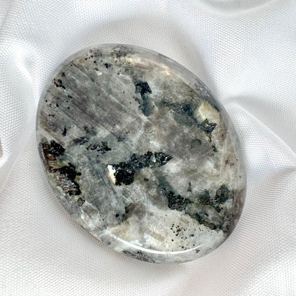 Larvikite enhances intuition and provides emotional stability. It aids in new beginnings and inner growth.