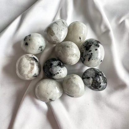 Rainbow Moonstone Tumble Stone is a mystical crystal connected to intuition, feminine energy, and emotional harmony.